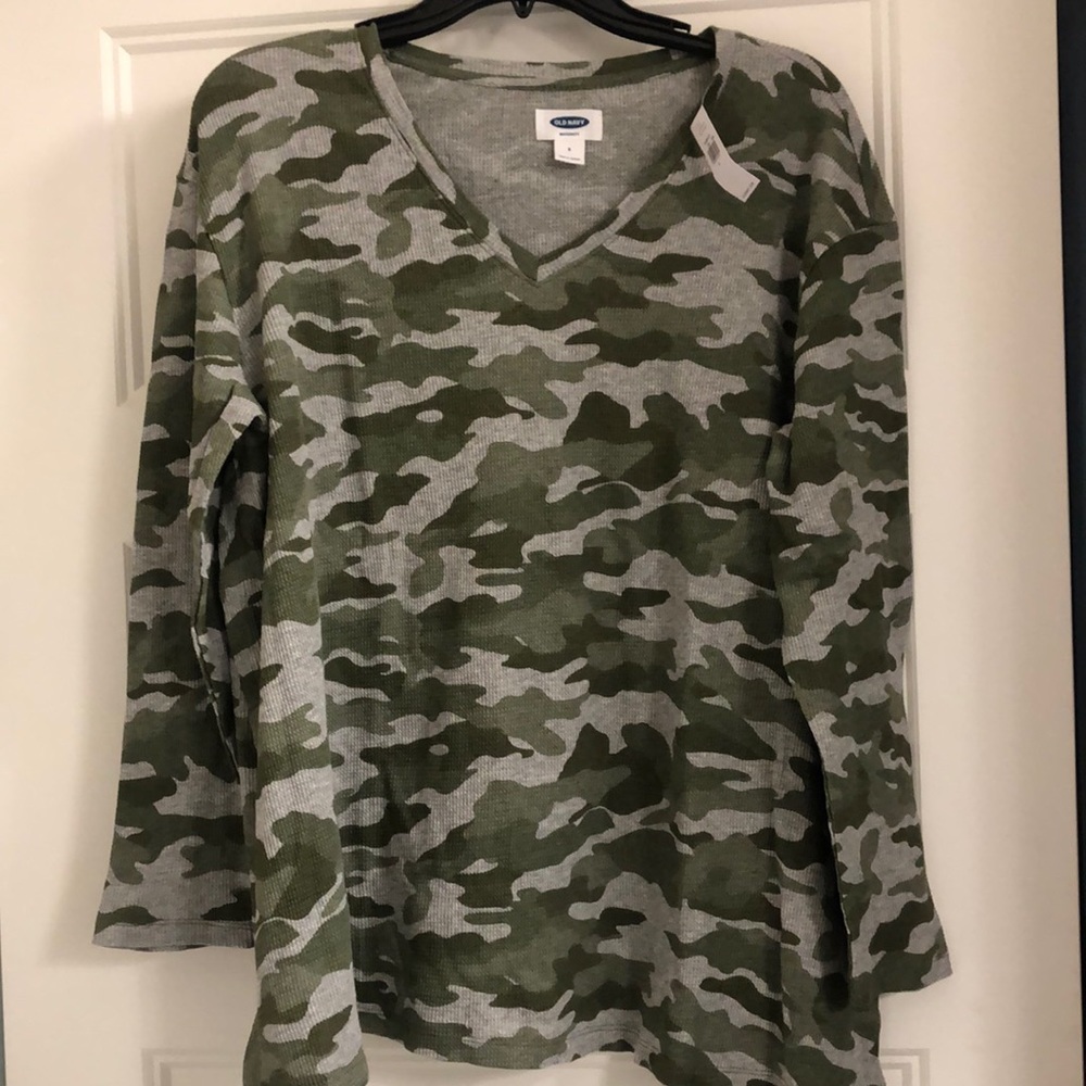 NWT Old Navy Maternity Camo shirt small